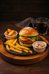 Bifeteira Profissional Ferro Fundido 20cm com Tábua de Madeira – Ideal para Restaurantes, Bares e Churrascarias”