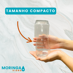 jarra de vidro com copo