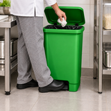 Lixeira com Pedal 100L Verde em Plástico Profissional