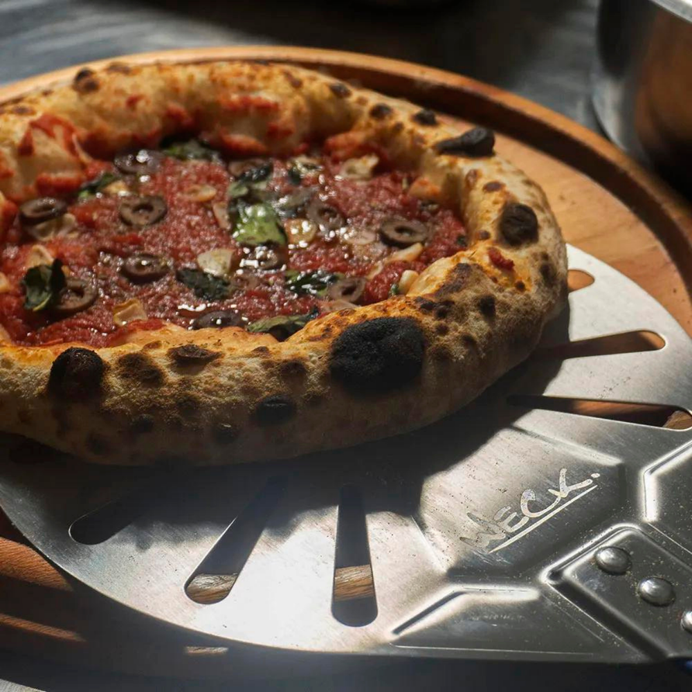 Pá Perfurada Para Girar Pizza em Aço Inox - A Gourmet