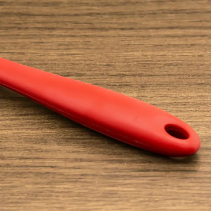 Colher Perfurada de Silicone Vermelha 27cm - A Gourmet